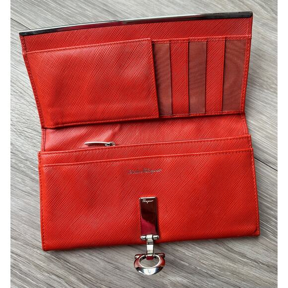 Salvatore Ferragamo Pamplona Pebble Red Leather Long Wallet - Picture 7 of 16